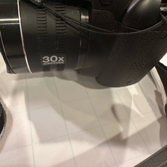 Fuji FinePix S3300 ~ 14 Megapixel Digital Camera w Wide Angle 26X Optical Zoom - Picture 4 of 8